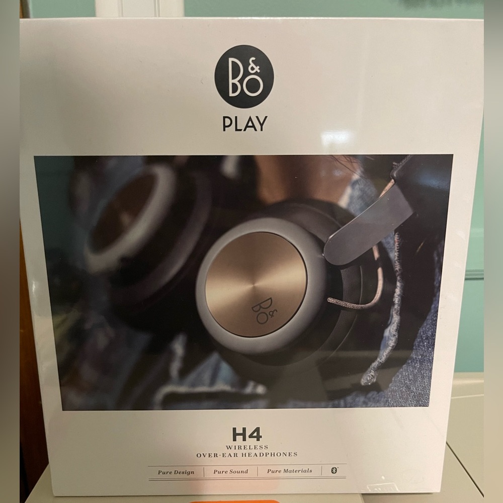 Bang & Olufsen Beoplay H4 Wireless Over-Ear Headphones ~ NIB